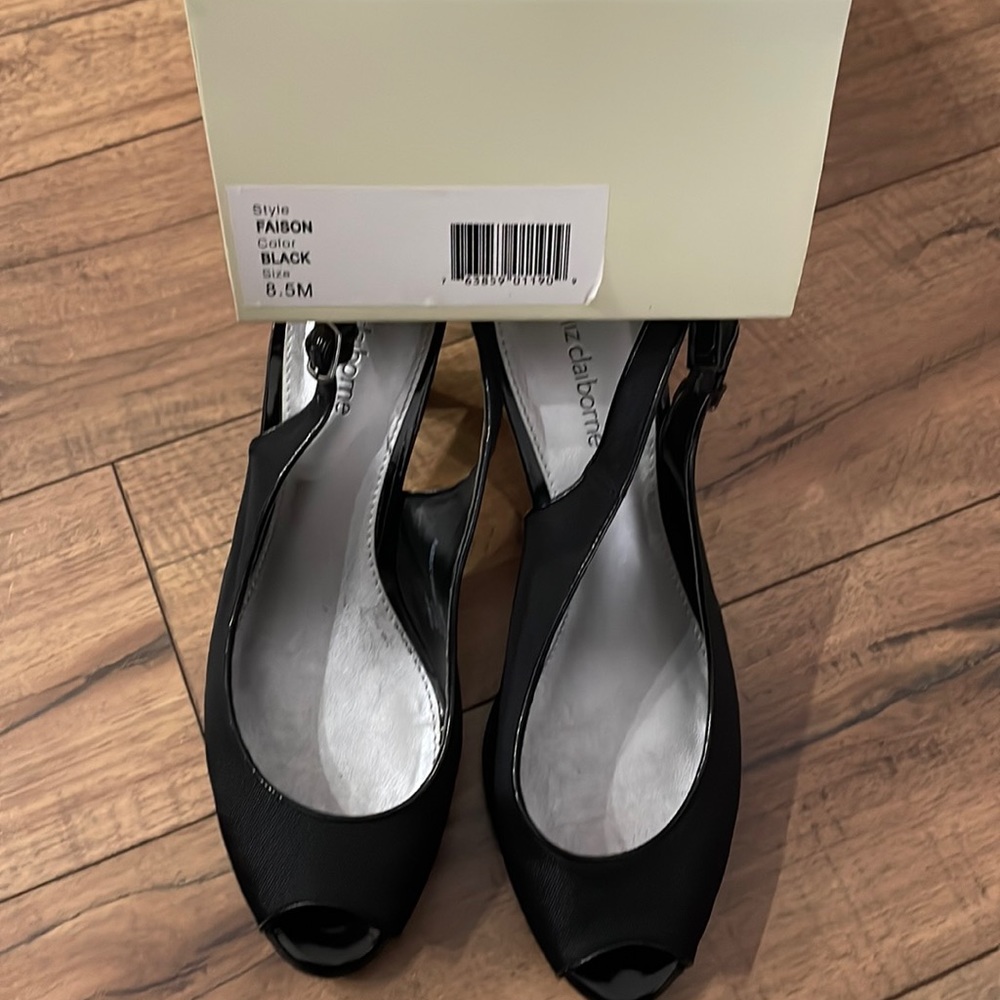 Liz Claiborne size 8 1/2 medium black